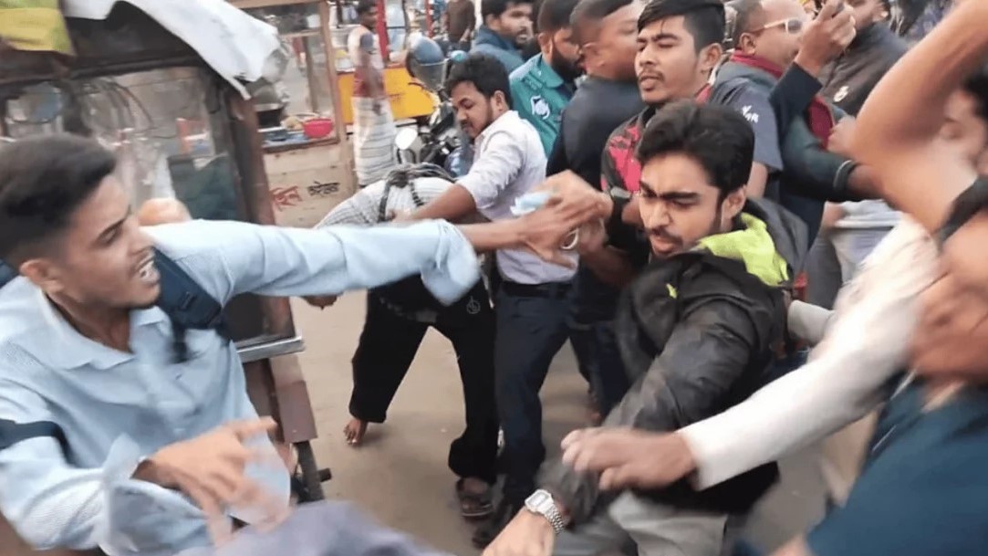 বাউল আবুল সরকারের মুক্তির দাবিতে খুলনায় মানববন্ধনে হামলা, আহত কয়েকজন